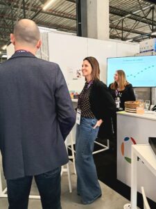échanges professionnels au stand de la MDF au Forum AttrAKTivité 2026
